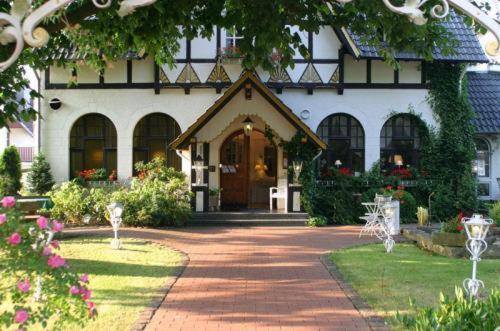 Hotel Kastanienhof Bad Münder am Deister Esterno foto
