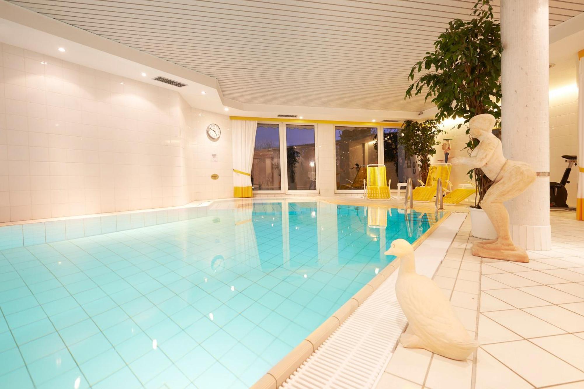 Hotel Kastanienhof Bad Münder am Deister Esterno foto